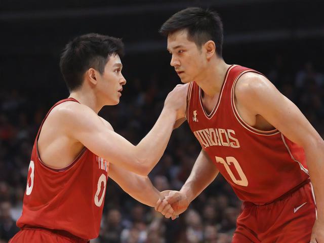 开云体育_ NBA总决赛重演：湖人对阵热火的经典战斗，湖人总决赛打热火