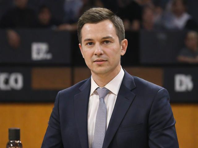 开云体育_ NBA教练的智慧：如何调整战术以应对变局？，nba教练布置战术